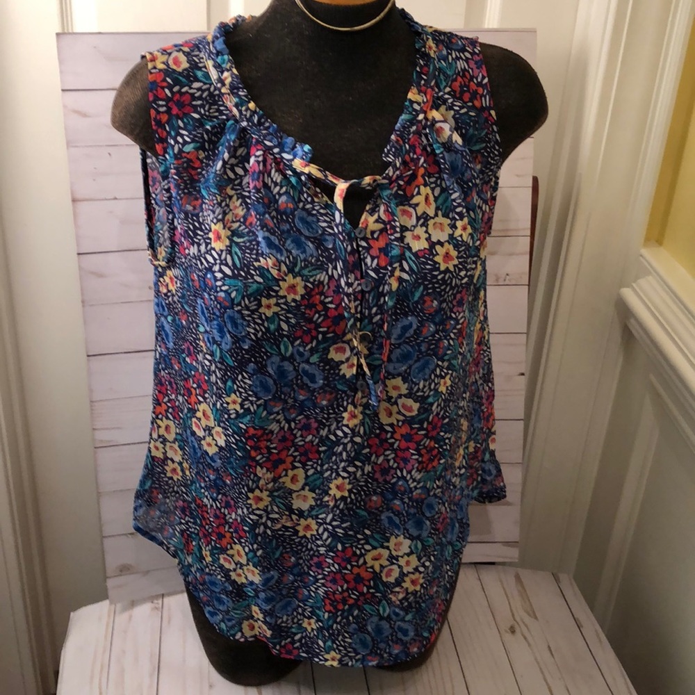 Liz Claiborne ladies sleeveless top, medium